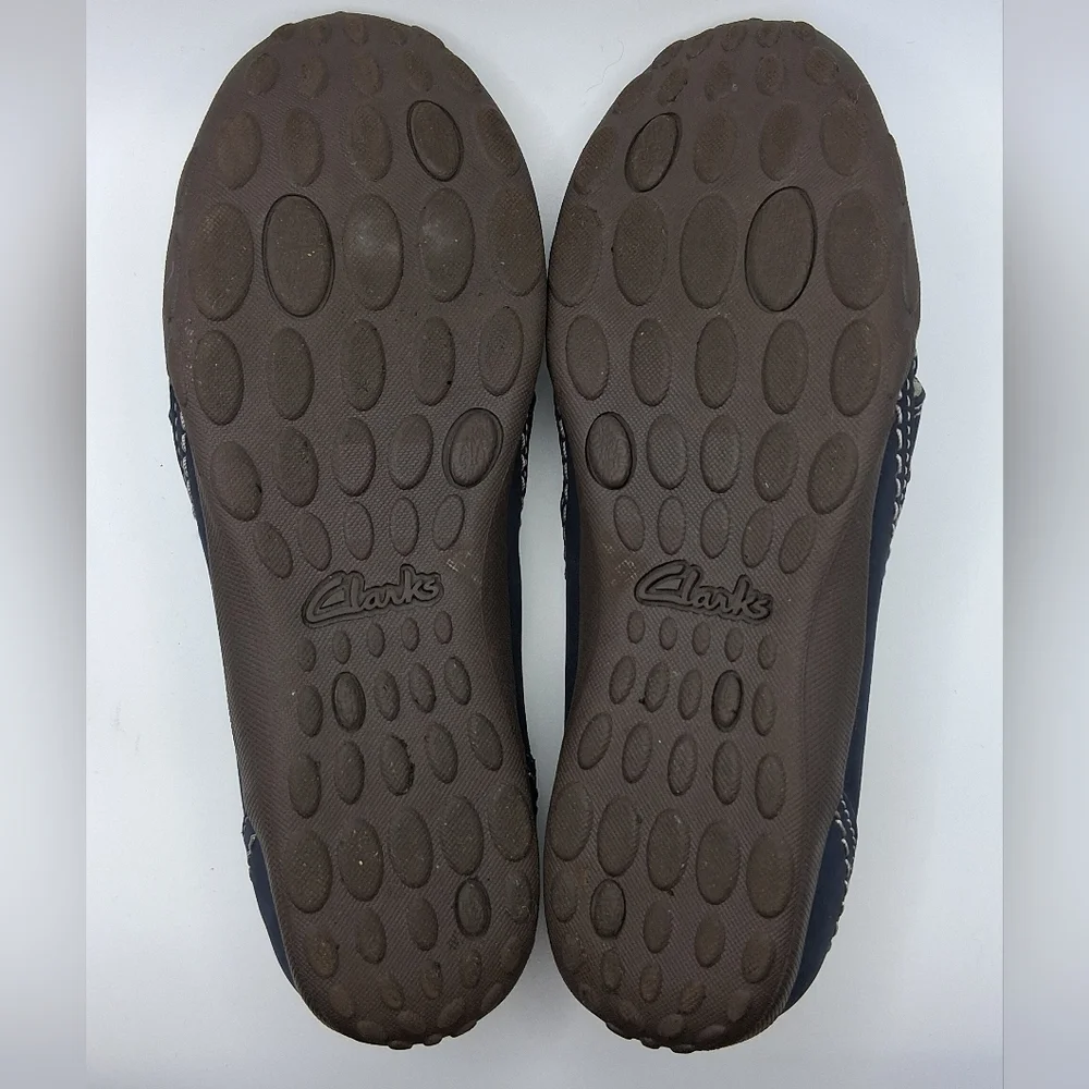Clarks Mary Jane Loafers/Driving Shoes with Light Arch Support & White Stitching - Picture 12 of 13